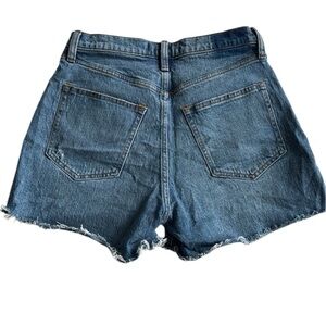 Abercrombie 4” mom short high rise